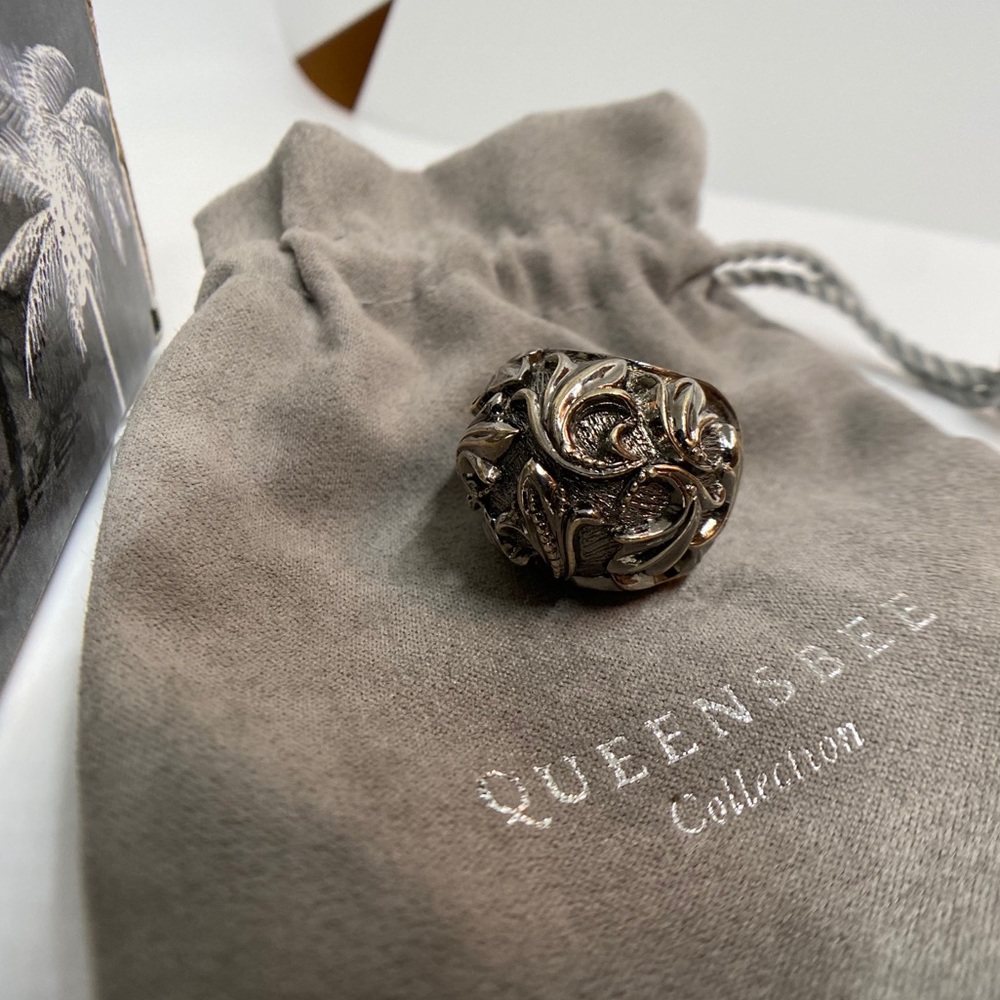 QUEENSBEE Gothic Lily Ring - Picture 3 of 6